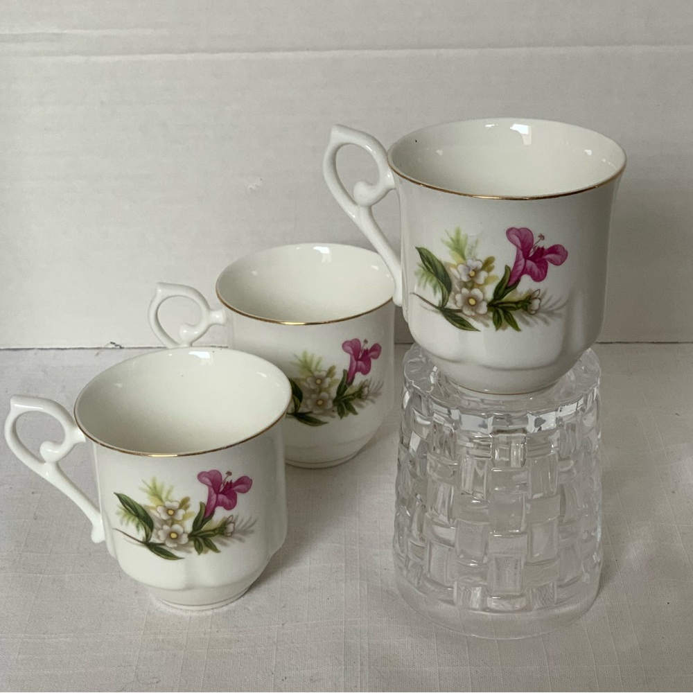 ROYAL WESSEX | Set of 3 | Vintage pattern - Clementine. Fine Bone China Mugs.